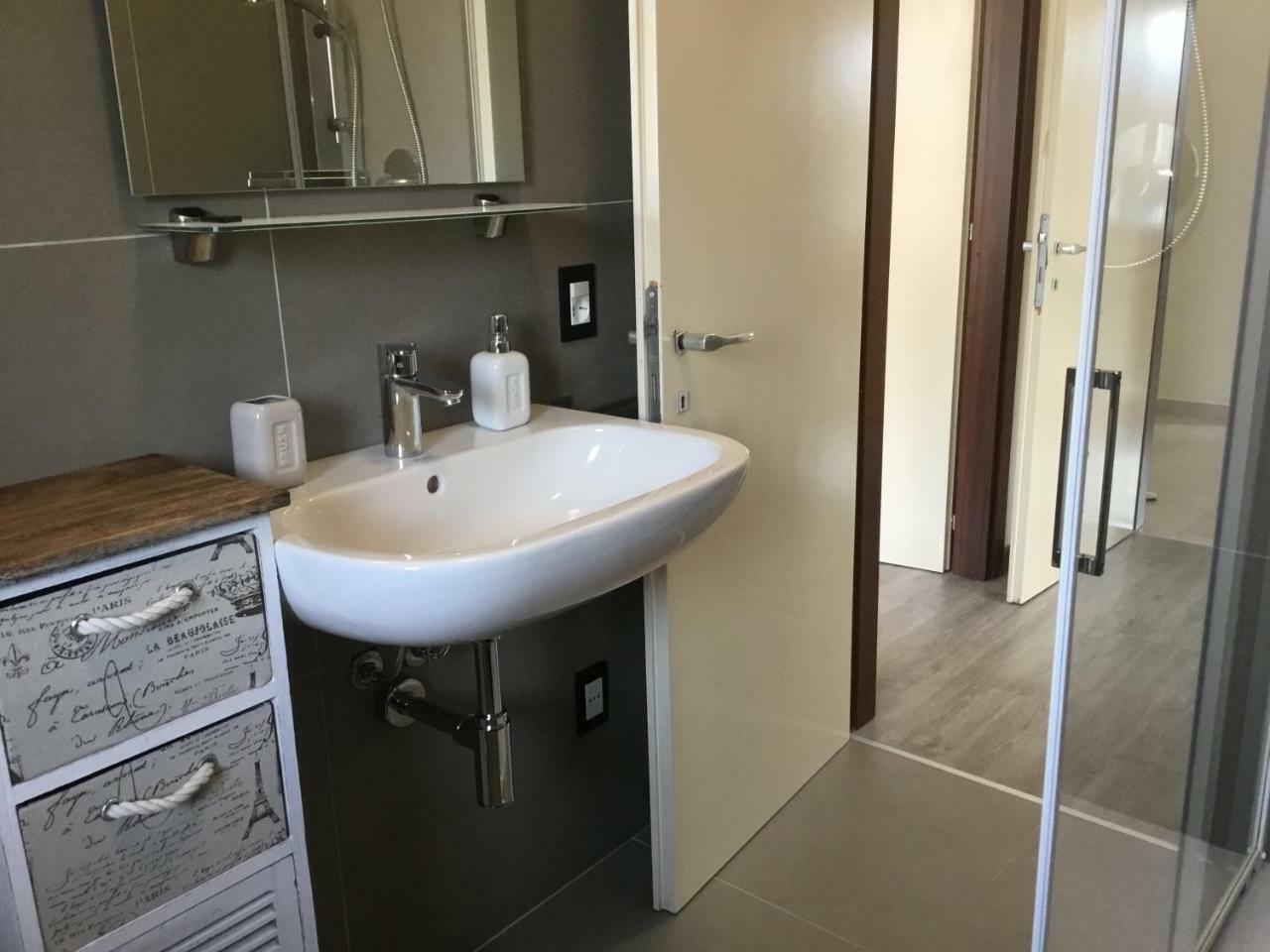דירות אסנצה די ברנצונה Casa Claudia מראה חיצוני תמונה